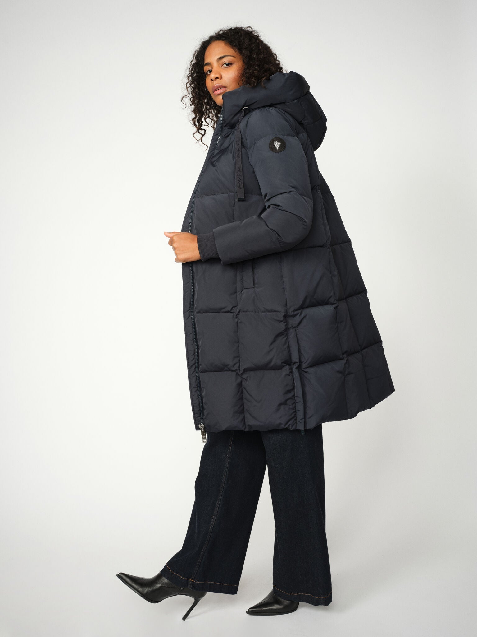 Modelshot / Navy / Detail